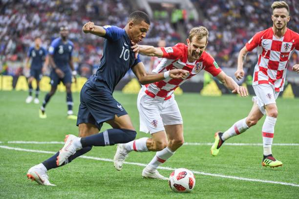 不少关于他 不少关于他