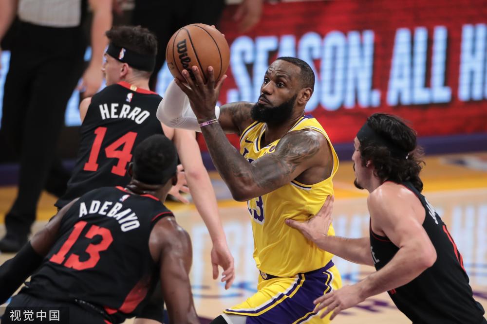 挤的禁区中 挤的禁区中